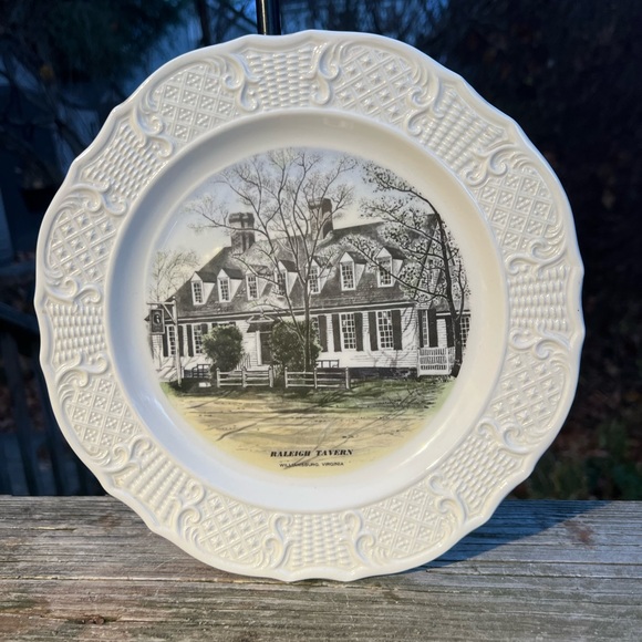 S P Skinner Raleigh Tavern Williamsburg Virginia 10” Decorative Plate - Picture 1 of 14